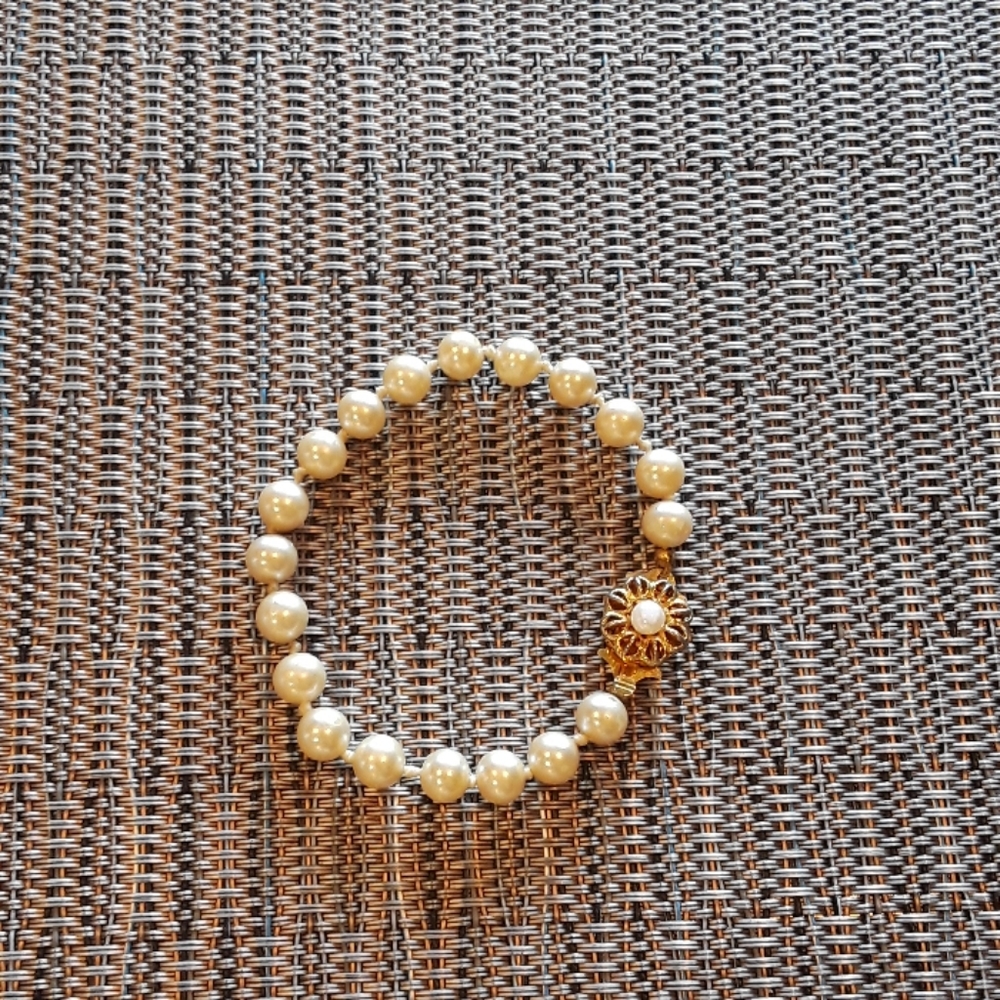 Pearl bracelet